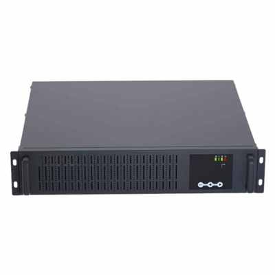 ¿Qué son las baterías de respaldo de montaje en rack?? 1 An image of a professional, well-organized server rack with a sleek rack mount UPS unit clearly visible among the servers and networking gear.