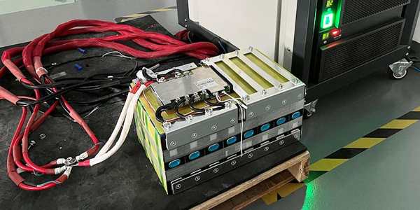 An image showing three lithium batteries in different orientations—upright, on its side, and mounted vertically—all with a green checkmark indicating they are all acceptable.