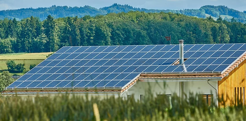 Aurinkoenergia auttaa ympäristöä