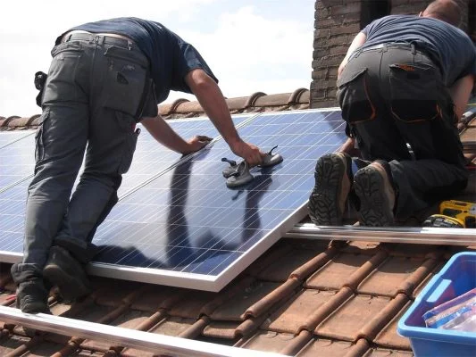 cuanto duran los paneles solares
