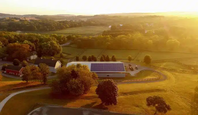 eb4463df86bab05f38fea392278cfcc3 solar farm 4443338 640