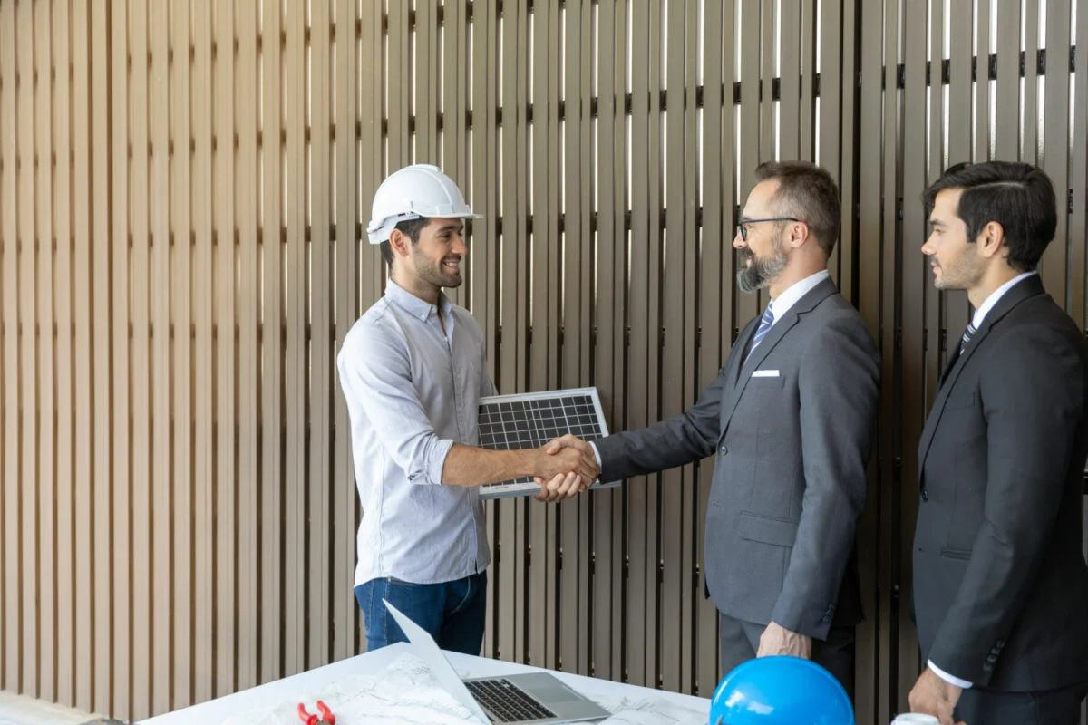 ¿Qué es un sistema solar híbrido?