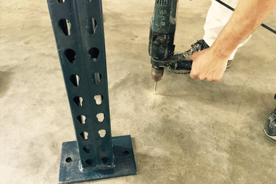 Como você monta um rack da UPS