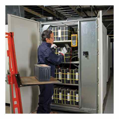 A step-by-step infographic: 1. Plan & Secure Rack, 2. Install Rails, 3. Slide in UPS, 4. Secure Front, 5. Connect Cables.