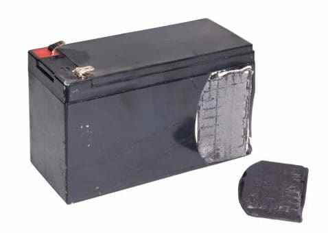 ¿Son las baterías de gel mejores que las de plomo-ácido?alla comunesununa placa de batería cubierta de cristales de sulfatoectrolito de gel seco/agrietado por sobrecarga An illustration showing common failure modes: a battery plate covered in sulfate crystals, a dried/cracked gel electrolyte from overcharging, and a thermometer indicating excessive heat.