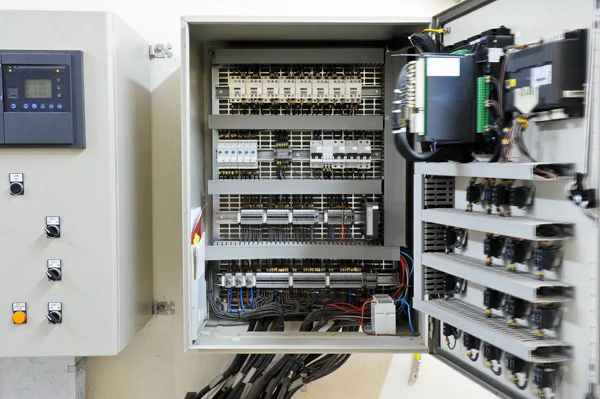 main control box interface for rack battery system