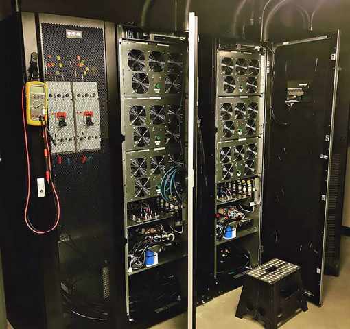 An illustration showing 10kWh of energy going into a battery system, with an arrow showing 9.5kWh of usable energy coming out, labeled 