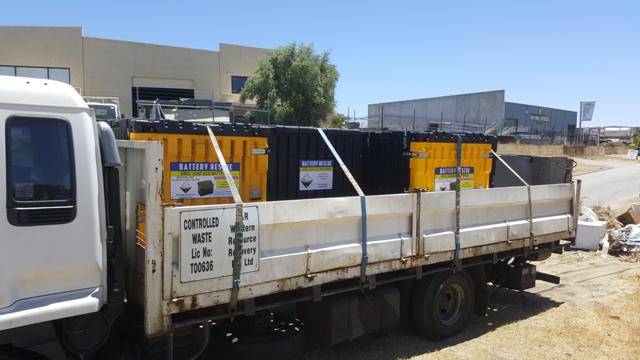 Transporte de baterías usadas conforme a la normativa mediante palet UNISEG